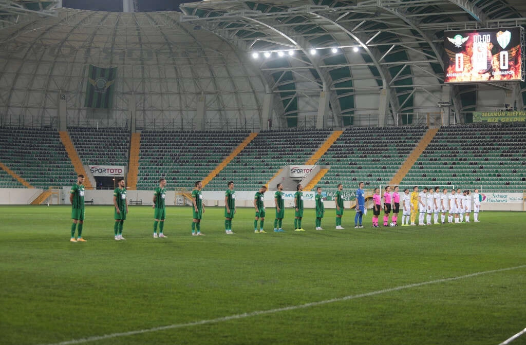 Akhisarspor- Bursaspor maçından kareler