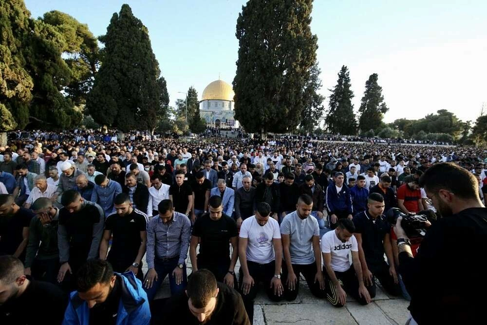 Müslümanlar Mescid'i Aksa'ya akın etti