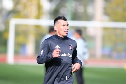 Dövme yaptırdı... Medel Beşiktaş’ı ömür boyu üzerinde taşıyacak!