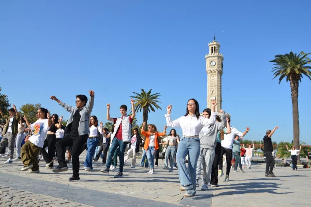 İzmir'de 100'üncü yıl coşkusu!