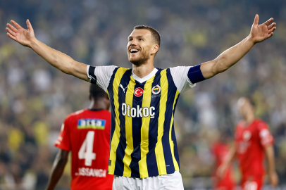 Fenerbahçe'den Dzeko paylaşımı! Penaltısız gol kralı...