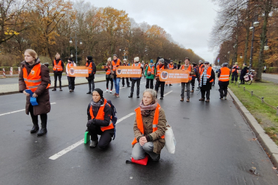 Almanya’da iklim aktivistlerinden protesto!