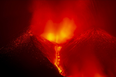 Avrupa'nın en aktif yanardağlarından : Etna Yanardağı