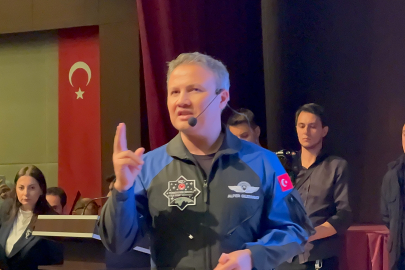 Türkiye’nin ilk astronotu Gezeravcı, öğrencilere uzay yolculuğunu anlattı