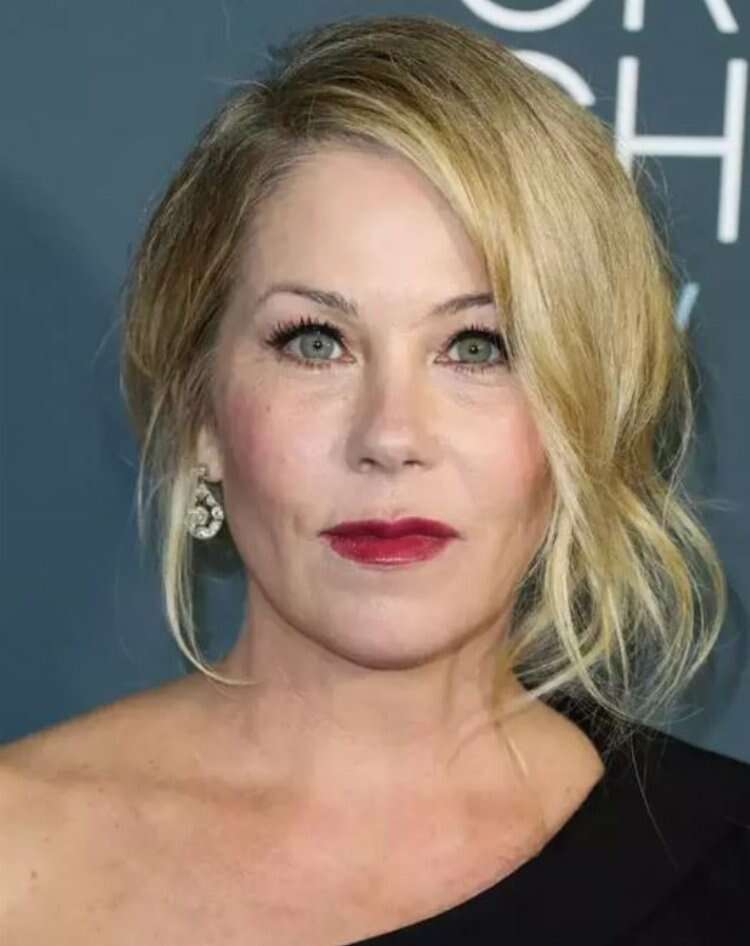 MS'le savaşan Christina Applegate'den dokunaklı itiraflar: İşte yaşadığı zorluklar -Bursa Hayat Gazetesi-2