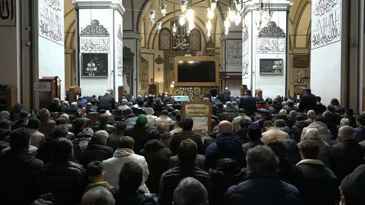 Bursalılar Ulu Cami'ye akın etti -Bursa Hayat Gazetesi -2