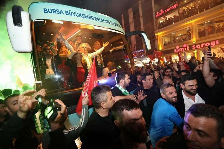 Bursa'da Bozbey seçildi, İlçelerde renkler farklı!-Bursa Hayat Gazetesi-2