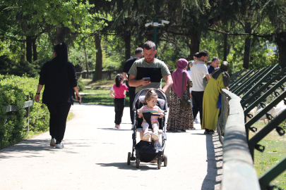 Bursa Hayvanat Bahçesi ziyaretçi akınına uğradı