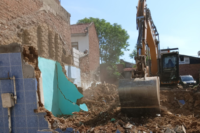 Osmangazi metruk binalardan temizleniyor