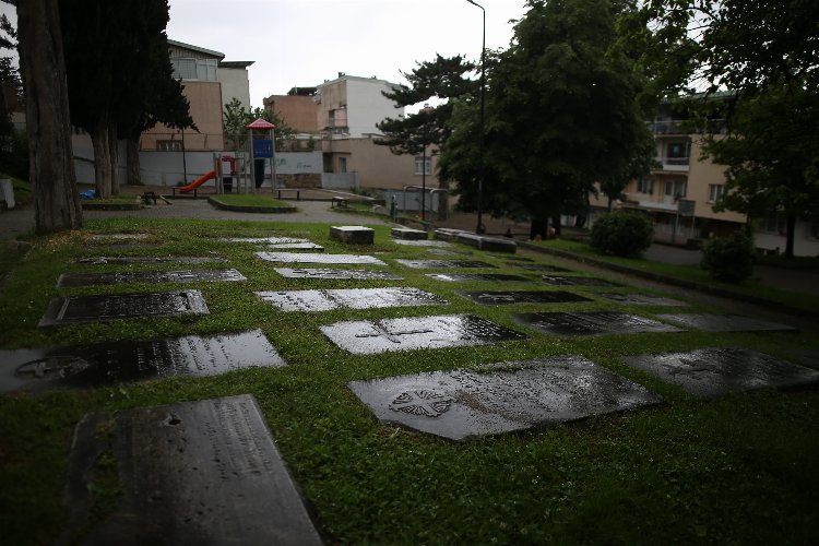 Bursa'da park içindeki Fransız Mezarlığı dikkat çekiyor - Bursa Hayat Gazetesi-2