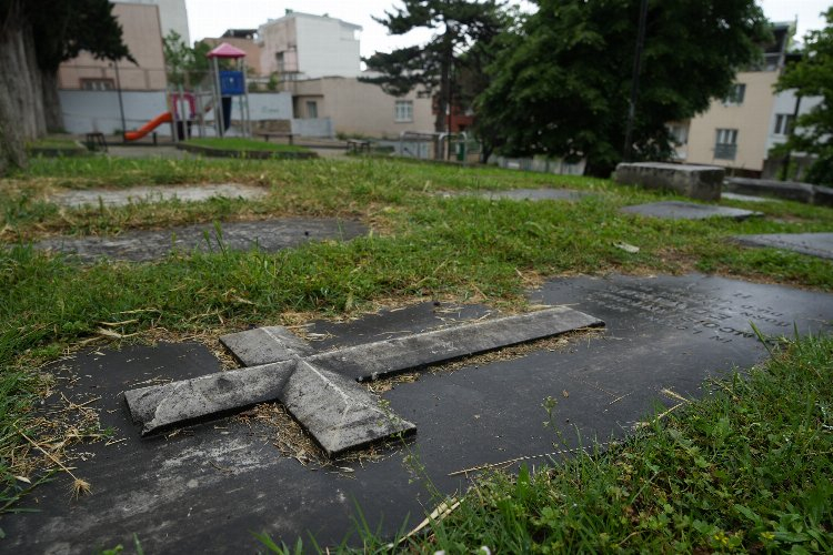 Bursa'da park içindeki Fransız Mezarlığı dikkat çekiyor - Bursa Hayat Gazetesi-3