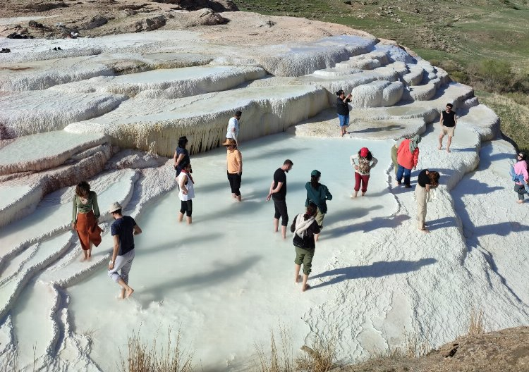 Pamukkale'yi andırıyor! Turistlerin uğrak noktası - Bursa Hayat Gazetesi-4