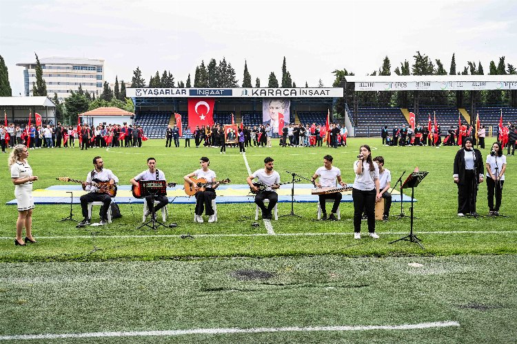 Karacabey'de 19 Mayıs coşkusu Bengü konseri ile taçlandı - Bursa Hayat Gazetesi-4