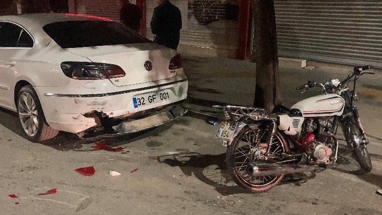 Motosikletiyle otomobile çarpan gencin bacak atar damarı yırtıldı - Bursa Hayat Gazetesi-2