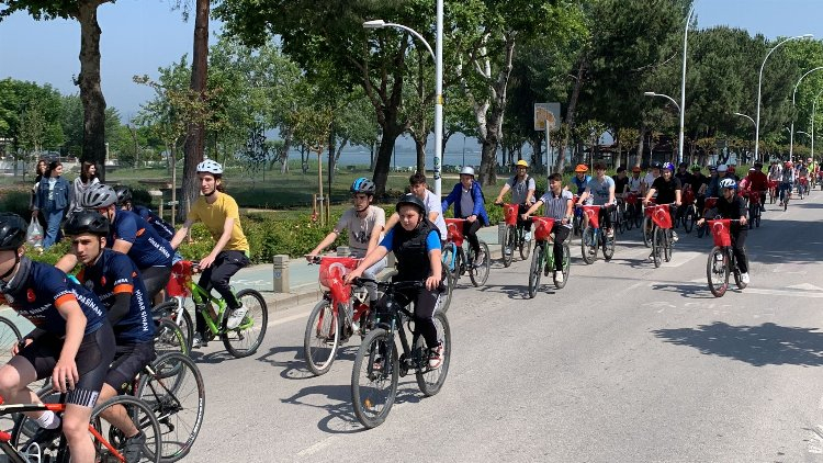 Bursa İznik'te öğretmenler bisiklet turu düzenledi - Bursa Hayat Gazetesi-2