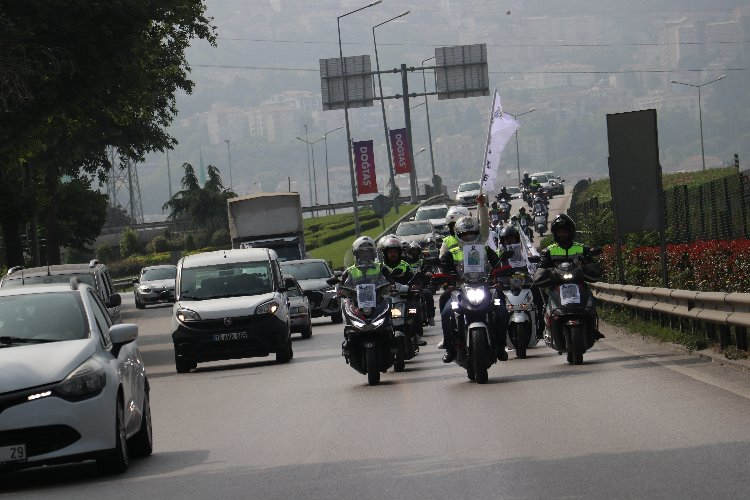 Bursa'da motosikletli kuryeler öldürülen meslektaşları için sürdü - Bursa Hayat Gazetesi-4