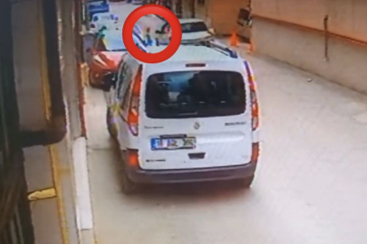 Bursa'da aniden yola fırlayan çocuğa otomobil çarptı!