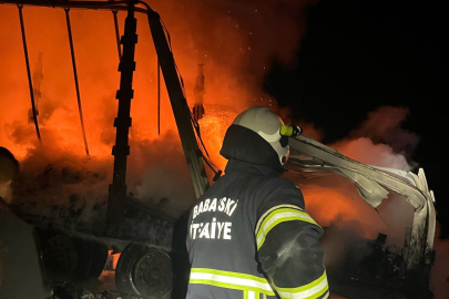 Kırklareli'de TIR yangını! Kullanılamaz hale geldi