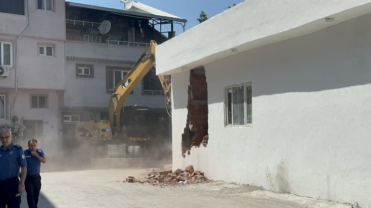 Bursa'da 4 kez yıkıldı, 5'incisinde çatıya çıkarak direndiler - Bursa Hayat Gazetesi-5