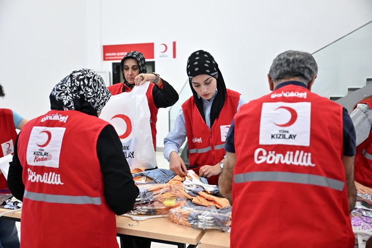 Türk Kızılay, bayramda kıyafet yardımı yapacak - Bursa Hayat Gazetesi-2