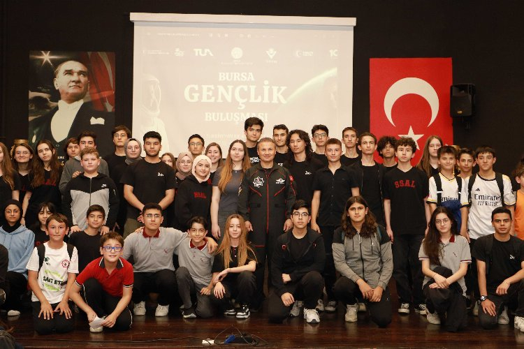 Alper Gezeravcı, Bursa'da öğrencilerle buluştu - Bursa Hayat Gazetesi-3