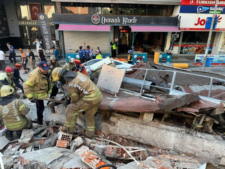 İstanbul'da bina çöktü! Çok sayıda ekip sevk edildi - Bursa Hayat Gazetesi-3