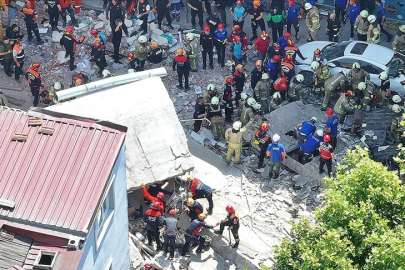 Çöken 3 katlı bina enkazından bir cansız beden çıkarıldı