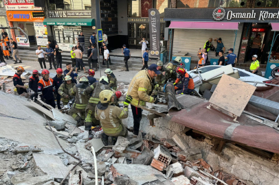 İstanbul'da bina çöktü! Çok sayıda ekip bölgede, enkaz altında kalanlar var