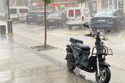 Konya'da dolu ve şiddetli yağış! Bodrum katlarda su baskını