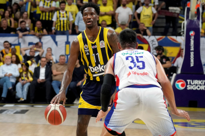 Anadolu Efes, Fenerbahçe'yi deplasmanda yendi