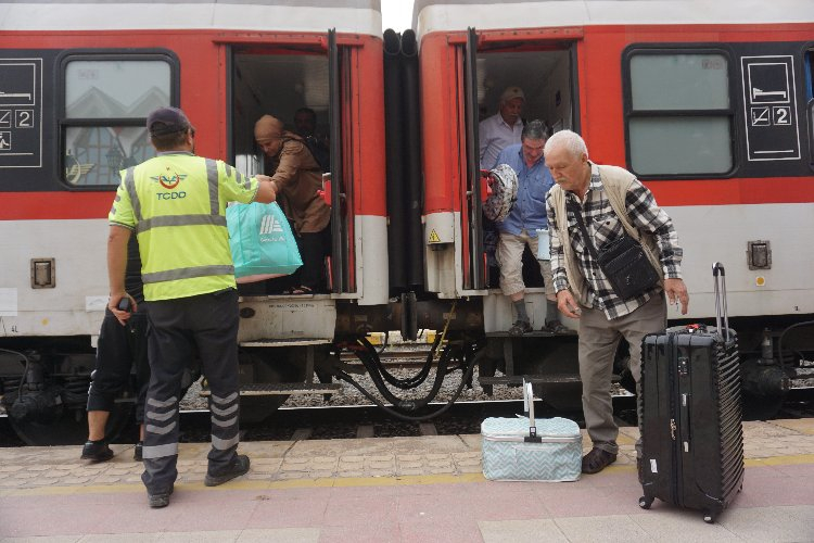 Avrupa'daki gurbetçilerin 40 saatlik arabalı tren yolculuğu - Bursa Hayat Gazetesi-3