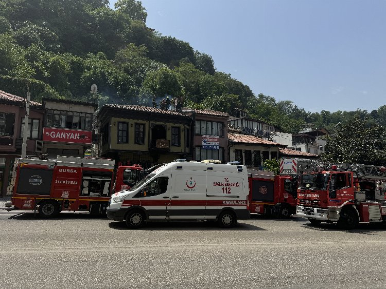 Bursa'nın en işlek caddesindeki dönercide yangın! - Bursa Hayat Gazetesi-3