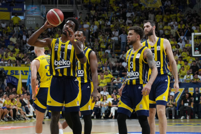 Fenerbahçe Beko, Anadolu Efes'i yenerek şampiyon oldu