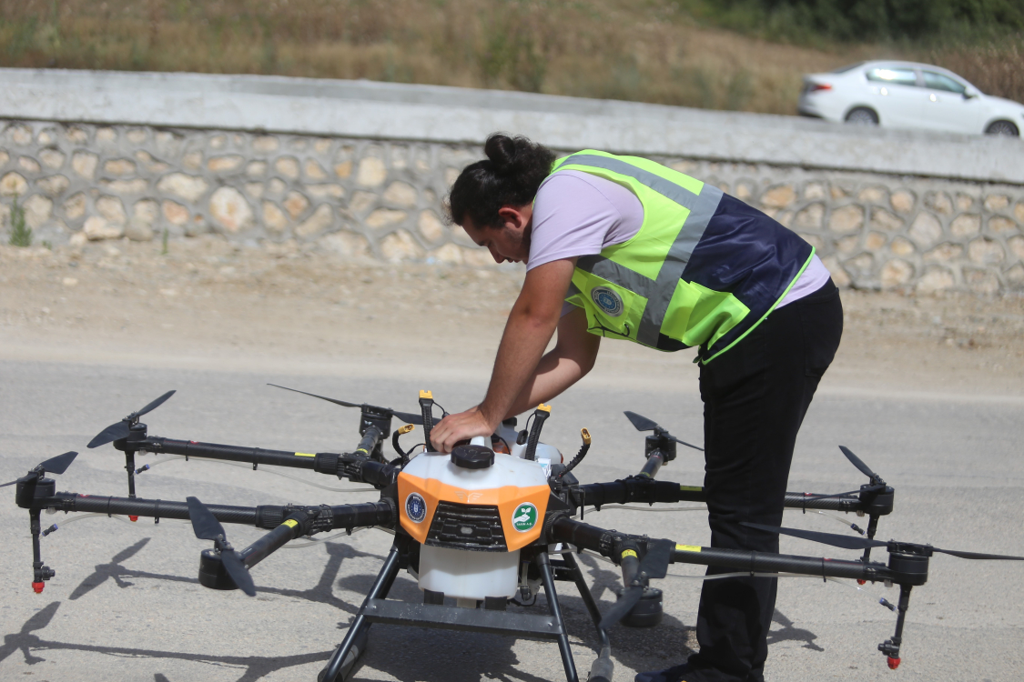 Bursa'da araç girmeyen yerler dron ile ilaçlanıyor - Bursa Hayat Gazetesi-3