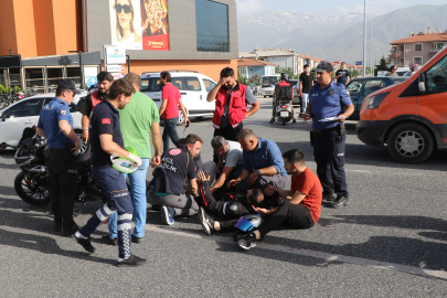 Erzincan'da motosiklet ile otomobil çarpıştı