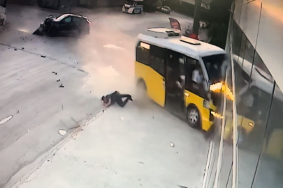 Bursa'da kaza! Çarpmanın etkisiyle yolcu camdan fırladı