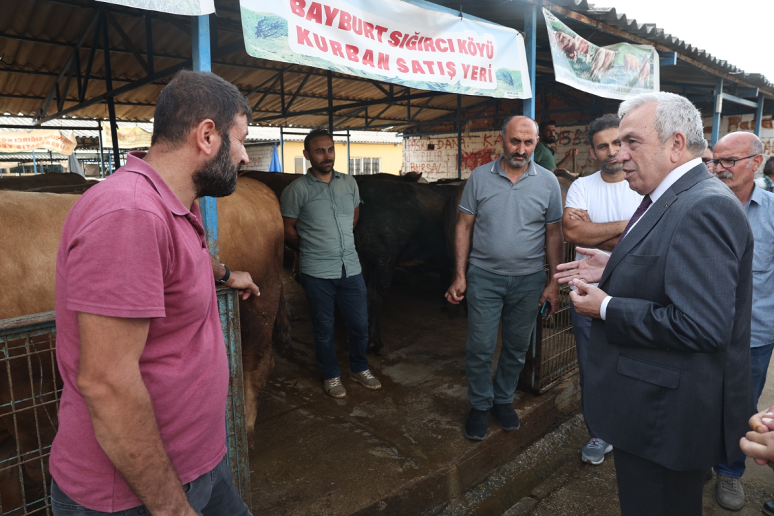 Başkan Şadi Özdemir’den kurban pazarına ziyaret Bursa Hayat Gazetesi -2