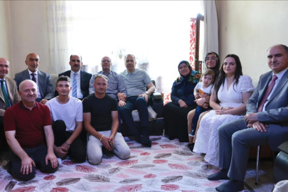 Bakan Yerlikaya'dan şehit Astsubay Kaya'nın ailesine ziyaret