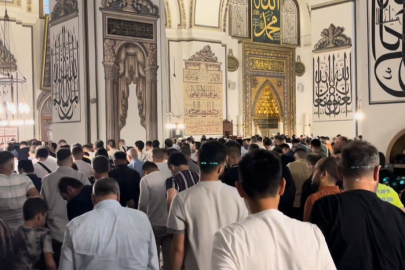 Bursa'da vatandaşlar Ulu Cami'ye akın etti