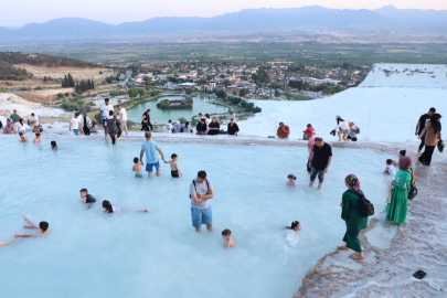 Pamukkale'ye ziyaretçi akını!