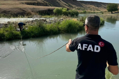 Piknik yaptıkları adacıkta mahsur kaldılar