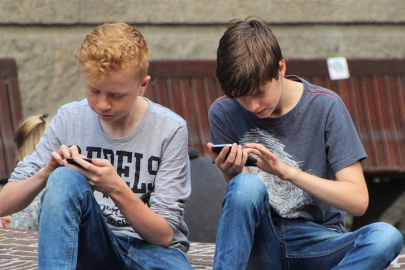 ABD'de o kentte devlet okullarında cep telefonu ve sosyal medya yasaklanacak
