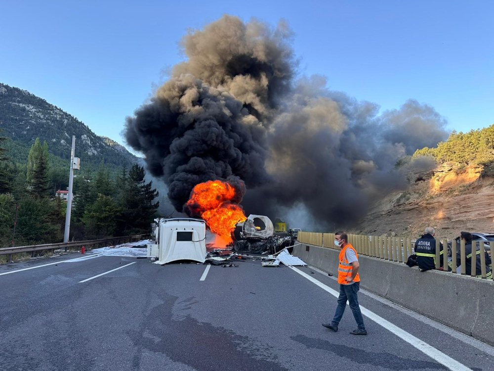 TIR alev alev yandı, yol trafiğe kapatıldı - Bursa Hayat Gazetesi-2