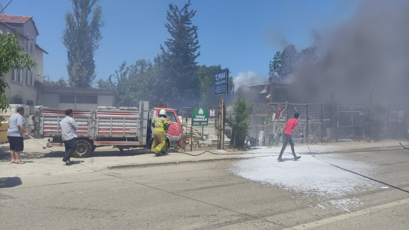 Bursa'da geri dönüşüm tesisinde yangın çıktı - Bursa Hayat Gazetesi-2