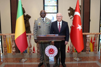 Bakan Güler, Mali Kara Kuvvetleri Komutanı Samake ile görüştü