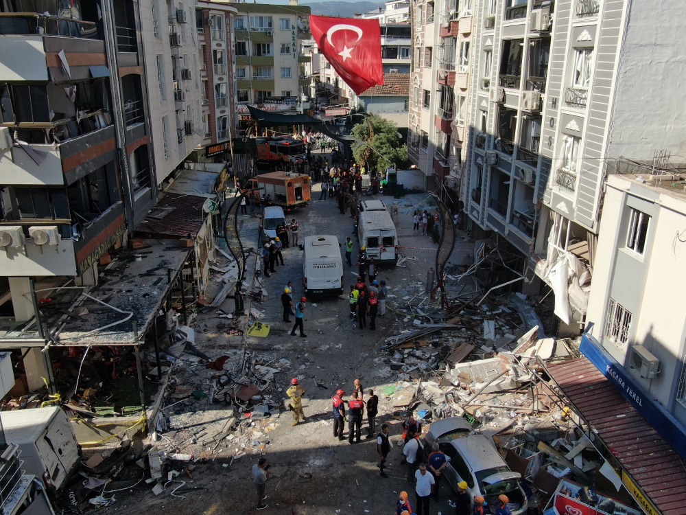 İzmir'deki patlamada can kaybı yükseldi! O anlar kamerada Bursa Hayat Gazetesi -2