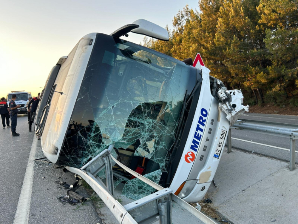 Yolcu otobüsü devrildi: Yaralılar var! Bursa Hayat Gazetesi -2