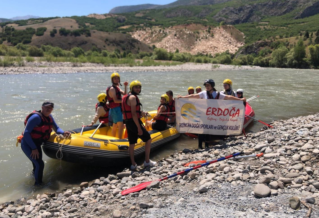 Karasu Nehri'nde rafting yaparak serinlediler - Bursa Hayat Gazetesi-3