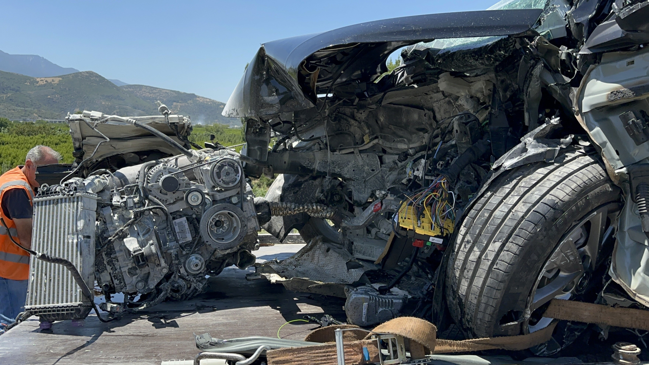 Bursa'da feci kaza! Araçta sıkışan sürücü kurtarılamadı - Bursa Hayat Gazetesi-4