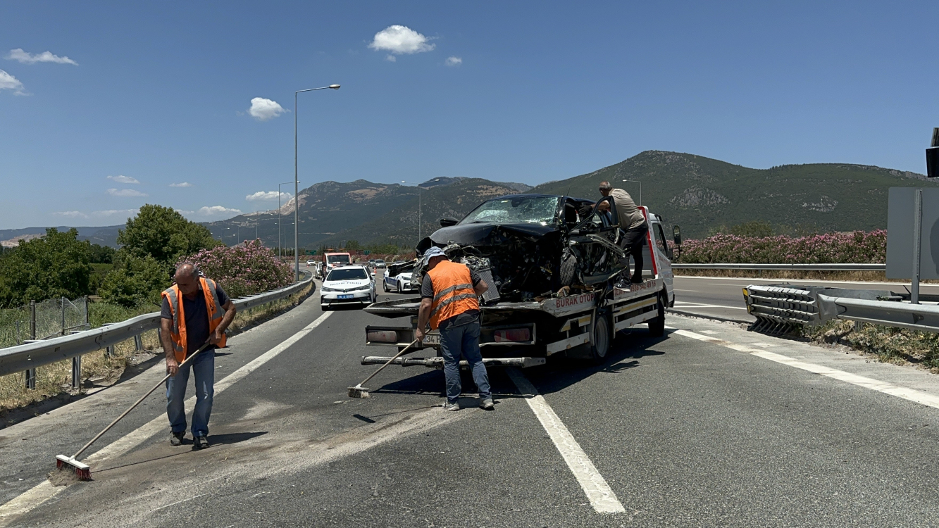 Bursa'da feci kaza! Araçta sıkışan sürücü kurtarılamadı - Bursa Hayat Gazetesi-2